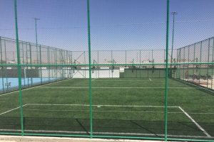 El Bab'lı çocuklara futbol sahası