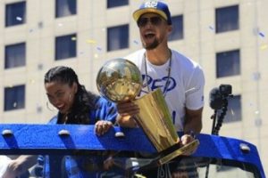 Basketbolcu Stephen Curry'den Trump'a ırkçılık suçlaması