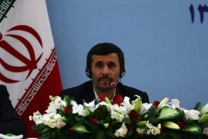 Ahmedinejad, Ruhani'ye istifa çağrısı yaptı