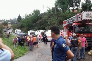 Giresun'da fındık işçilerini taşıyan minibüs kaza yaptı: 3 ölü, 12 yaralı