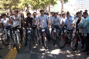 AK Parti'nin 17. yaşına bisikletli kutlama