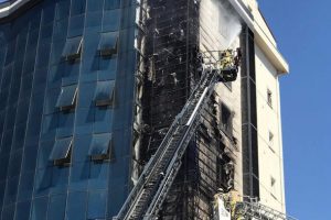 Ataşehir'de plazadaki yangın söndürüldü
