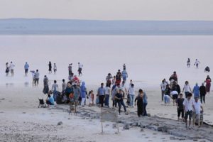 Tuz Gölü turistlerin gözdesi oldu
