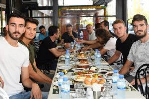 Bursasporlu oyunculara kaptandan kahvaltı