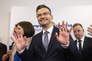 Eski komedyen Slovenya'ya başbakan oldu