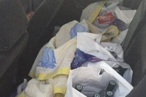 Otomobilden 89 şişe kaçak alkol çıktı