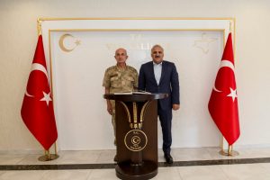Korgeneral Karataş'tan Vali Zorluoğlu'na veda ziyareti