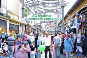 Bursa'da çarşı pazarda bayram hareketliliği