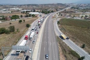 Bursa- İzmir karayolunda trafik yoğunluğu havadan görüntülendi