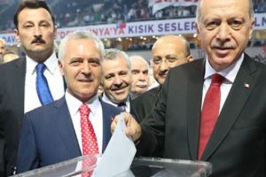 Cumhurbaşkanı Erdoğan kongrede oyunu kullandı