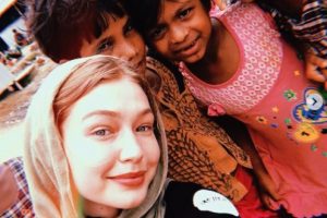 Gigi Hadid'den mülteci kampını ziyaret