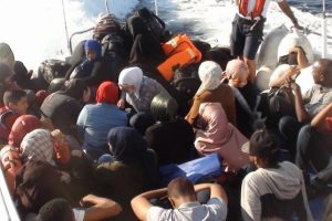 İzmir'de 85 kaçak göçmen yakalandı