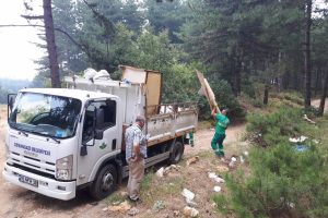 Bursa Osmangazi Belediyesi'nden dağ yolunda temizlik