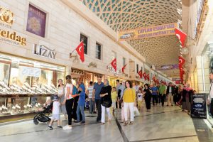 Bursa Payitaht Çarşı'da bayram bereketi