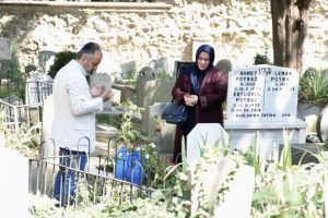 Bursa Büyükşehir Belediye Başkanı Aktaş, Pınarbaşı Mezarlığı'nı ziyaret etti