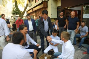Bursa Osmangazi Belediye Başkanı Dündar vatandaşlarla bayramlaştı