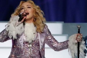 Madonna'dan Demet Akalın tarzı
