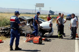 Kayseri'de feci kaza: 2 ölü, 9 yaralı