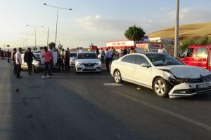 3 aracın karıştığı kazada 5 kişi yaralandı