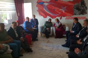 Bakan Zümrüt Şelçuk, Bursa'da şehit ailelerini ziyaret etti