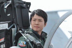 Japonya'nın ilk kadın savaş uçağı pilotu