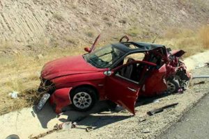 İki otomobil çarpıştı: 13 yaralı