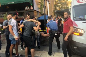 Kafeye silahlı saldırı: 2 yaralı