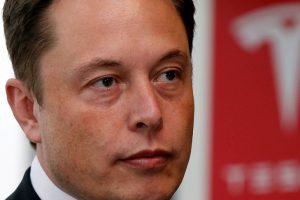 Musk, Tesla'nın halka açık kalmaya devam edeceğini duyurdu