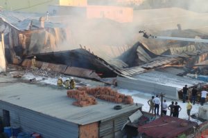 Arnavutköy'deki fabrika yangını kontrol altına alındı