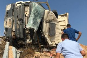 Bursa'da devrilen kamyonun sürücüsü öldü