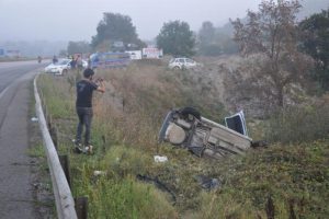 Bursa'da otomobil şarampole yuvarlandı: 5 yaralı