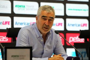 Bursaspor Teknik Direktörü Samet Aybaba: Bu takımla gurur duyuyorum