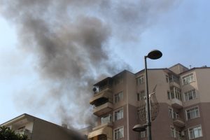 Kocaeli'de apartmanda yangın