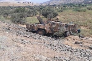 Hakkari'de askeri araç devrildi: Şehit ve yaralılar var