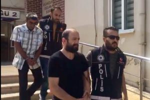 Bursa'da lüks araçtaki bebek bezlerinin içinden uyuşturucu çıktı