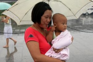 Çin iki çocuk sınırını kaldırmaya hazırlanıyor