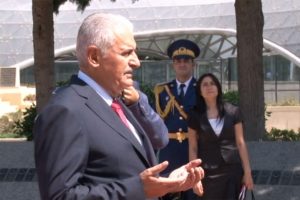 Yıldırım Azerbaycan ve Türk Şehitliklerini ziyaret etti