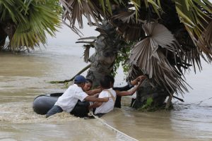 Köyler sular altında kaldı: 50 bin kişi tahliye edildi
