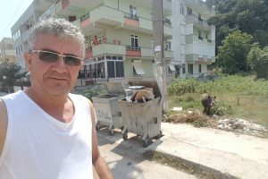Bursa'da yaban domuzuyla selfie yaptı