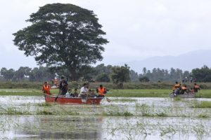 Baraj çöktü, 85 köy sular altında kaldı