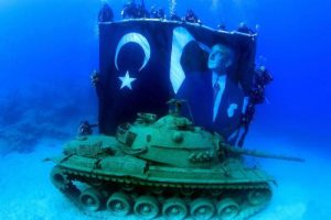 Tank batığında Türk bayrağı ve Atatürk posteri açtılar