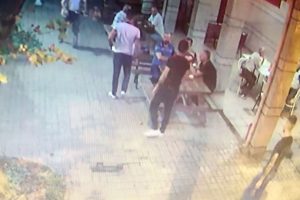 Bursa'da cami avlusunda bıçaklı kavga: 1 yaralı