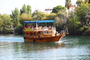 Manavgat Belediyesi'nin nehir otobüsü rekora koşuyor