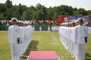Yalova'da deniz astsubayları diplomalarını törenle aldı