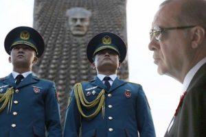 Cumhurbaşkanı Erdoğan'dan Kırgız teğmenlere jest