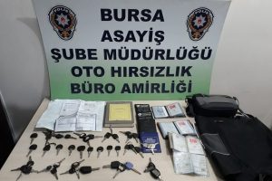 Bursa'da azılı otomobil hırsızları tutuklandı