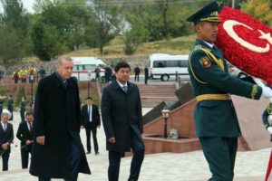 Erdoğan, Ata Beyit Anıtını ziyaret etti