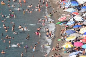Zonguldak'ta vatandaşlar plajlara akın etti