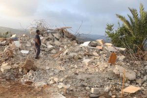İsrail Batı Şeria'da Filistinlilere ait 4 evi yıktı