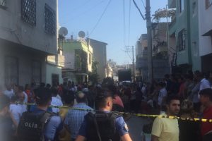 Mersin'in Akdeniz ilçesinde bir evde 5 ceset bulundu